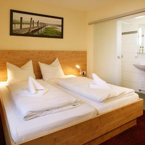 Standard Zimmer mit Kingsize-Bett